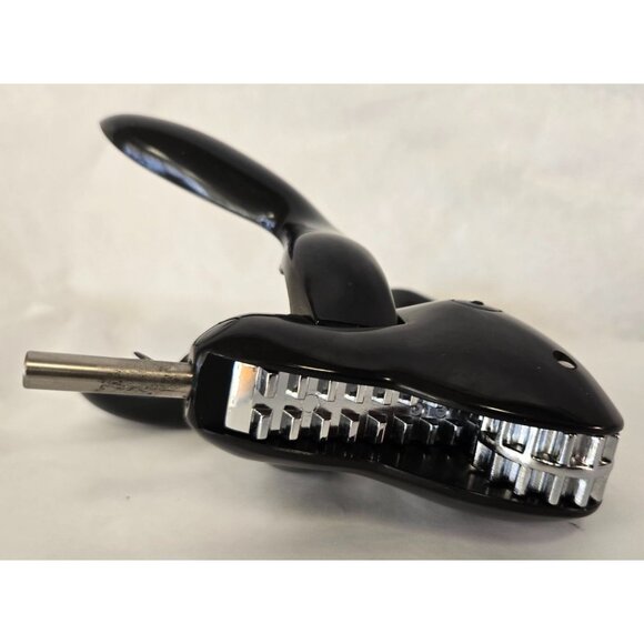 Le Creuset Original Lever Wine Corkscrew Bottle Opener Black Premium Enthusiast - Picture 2 of 3